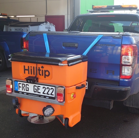 HILLTIP tailgatespraeder IceStriker 120 with 130 Liter Volume in orange with Ford Ranger